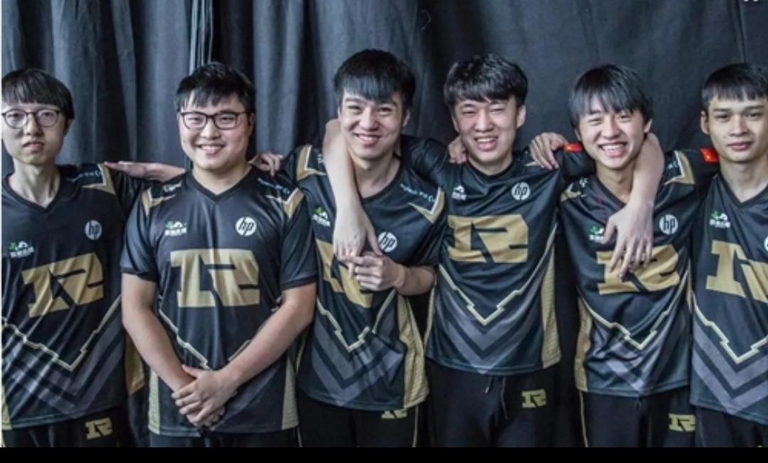 包含Uzi重返赛场，表现优异首场状态出色，G2观众沸腾！的词条